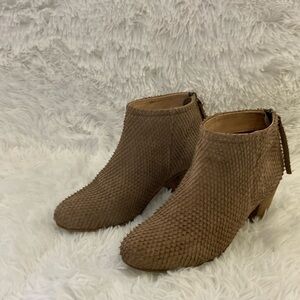 Liendo , Women’s, Tan Ankle Boots. Size-7